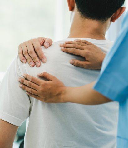 Біль між лопаток