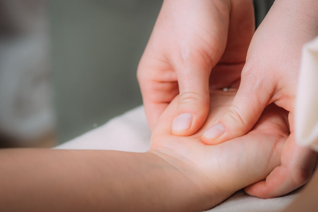 лечебный массаж рук